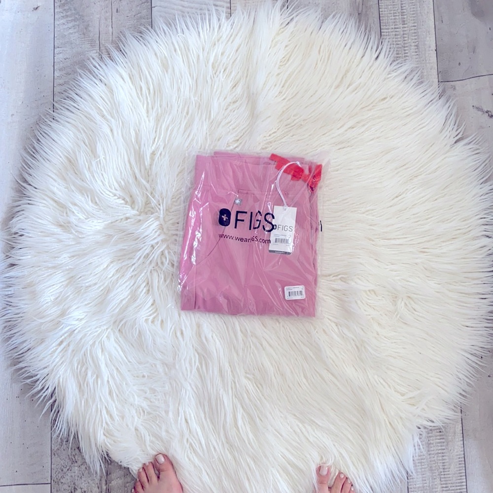 NEW Figs Chalk Pink Zamora Jogger Scrub Pants MP